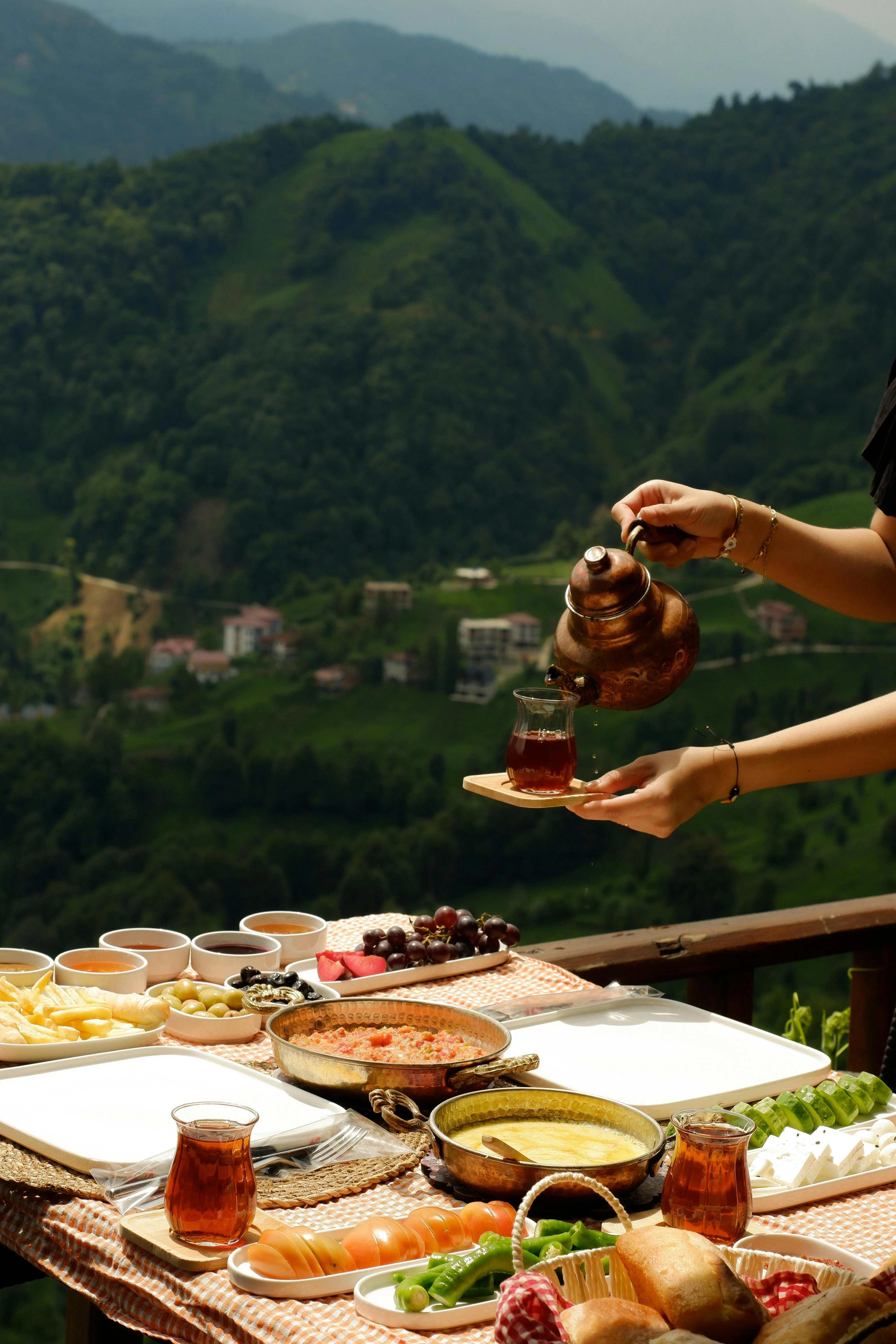Delicious Turkish Cuisine in Istanbul: Complete Food Guide 2025