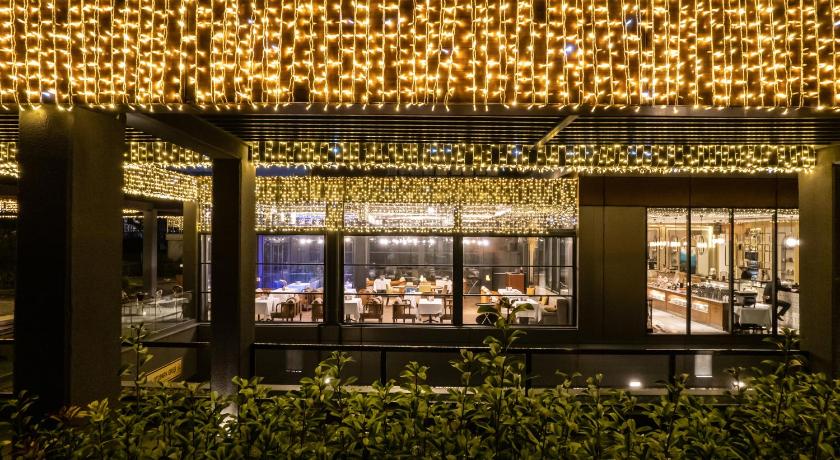 Mövenpick Living Istanbul West