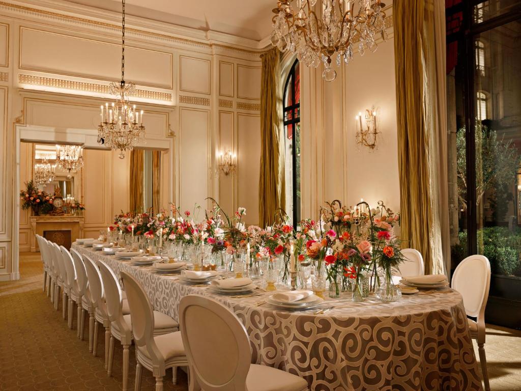 Hotel Plaza Athenee - Dorchester Collection